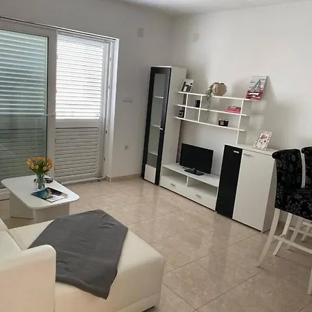 Maro Apartment